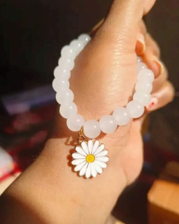 White Daisy Bracelet & Earrings Set – Floral Elegance for Every Look - Image 2