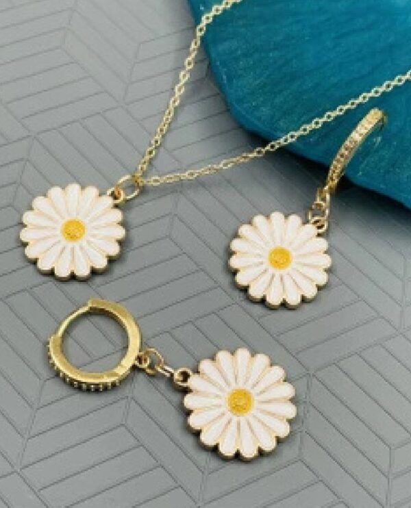White Daisy Bracelet & Earrings Set – Floral Elegance for Every Look - Image 3